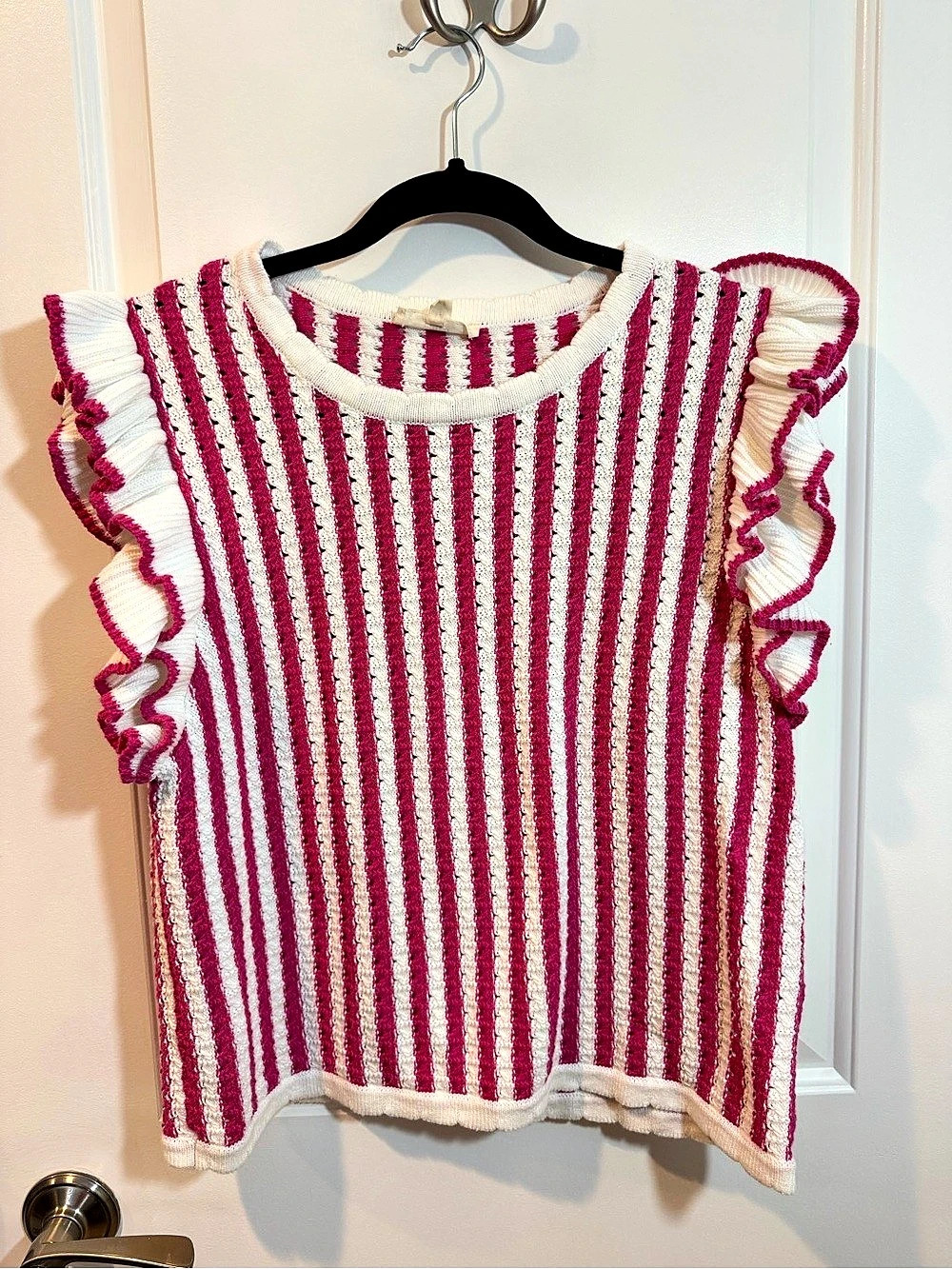 entro White Pink Striped Knit Top With Ruffle Trim Large